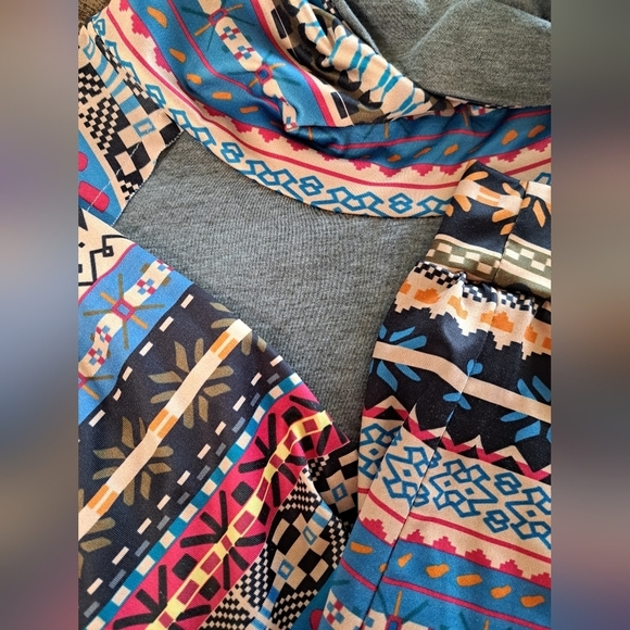 Vanilla Bay Aztec Cowl Neck Top Large - Picture 5 of 7